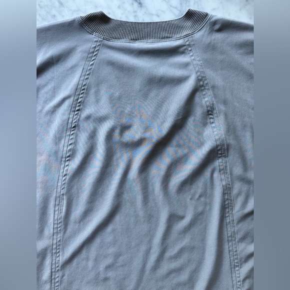 Athleta Zephyr V-Neck Tee in Osprey Grey - Picture 10 of 12